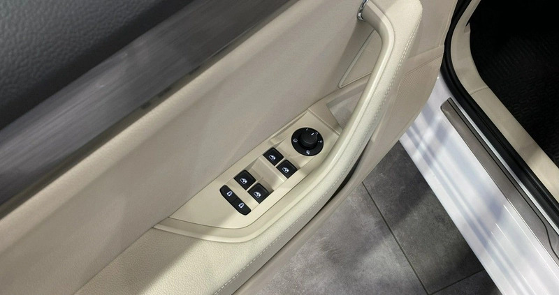 Skoda Superb cena 104900 przebieg: 107000, rok produkcji 2020 z Piastów małe 529
